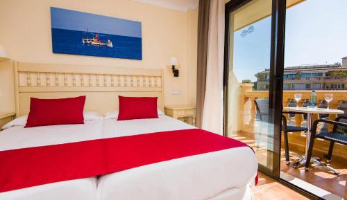 Twin Room (2 Adults + 1 Child)