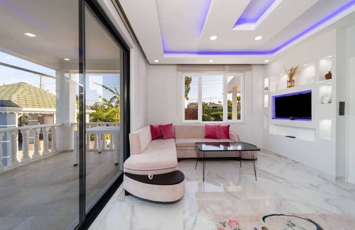 Lara Villa | Charming Classic Villa in Muratpasa