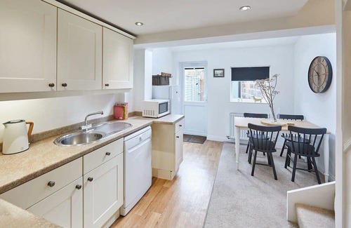 Great Ayton House | Host & Stay | Waterlily Cottage