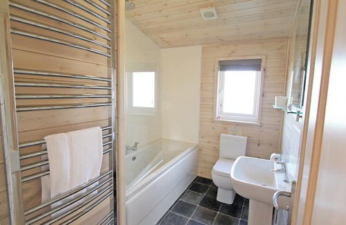 Alford Cabin | Lodge with one double and two twin.