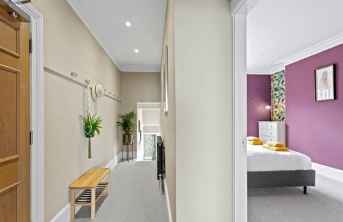 Margate Apartment | Ocean Breeze - Exquisite two-bedroom apartment on the seafront