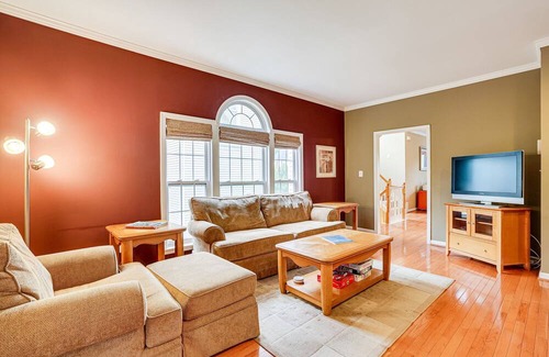 Cascades House | Modern Spacious 4BR Townhome in Cascades