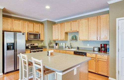 Cascades House | Modern Spacious 4BR Townhome in Cascades