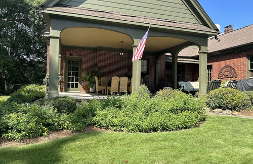 Athens House | Large home 12 mins from Sanford Stadium/downtown, 8 mins to Botanical Gardens