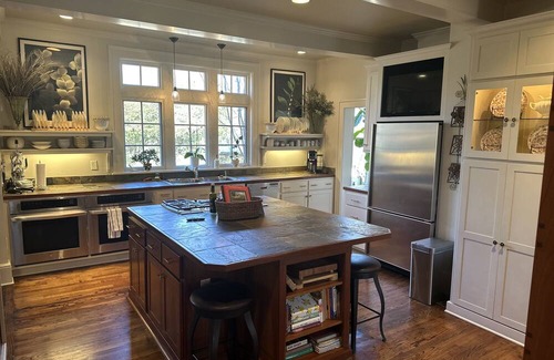 Athens House | Large home 12 mins from Sanford Stadium/downtown, 8 mins to Botanical Gardens