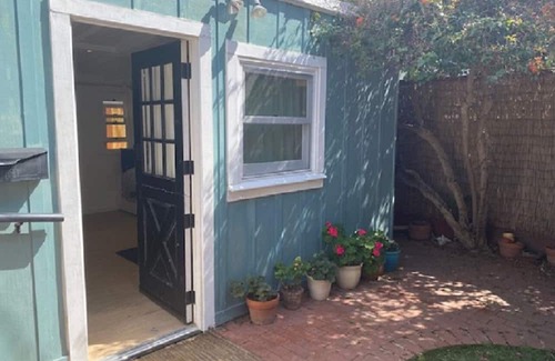 Balboa Island Apartment | Backyard Cottage Studio