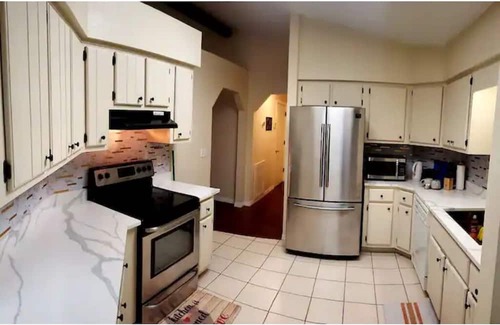 Candler House | Eclectic Ranch Style Home - Sleeps 12