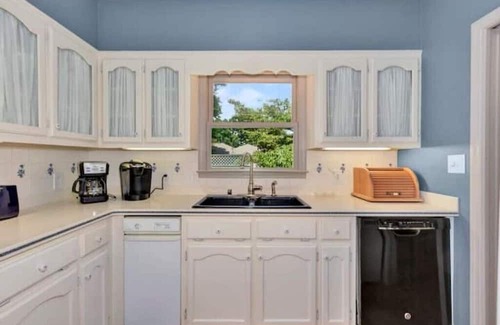 Brownsboro House | Southern Pecan Hideaway - Luxury Home