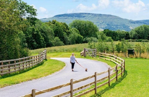 Carlton-in-Cleveland Cabin | 3 bedroom accommodation in Great Ayton, Yorkshire Moors and Coast