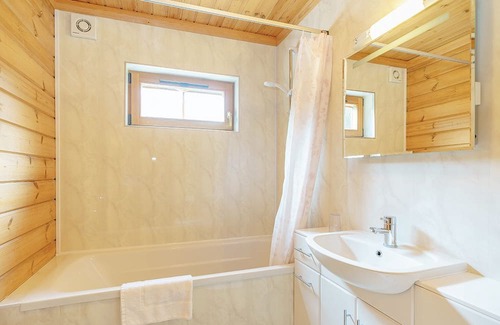 Ledbury Cabin | 2 bedroom accommodation in Ledbury