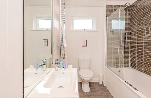 Holton Heath Cabin | 1 bedroom accommodation in Holton Heath