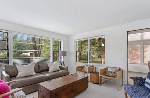 Shorewood-Tower Hills-Harbert House | Renovated cottage close to beaches, upscale restau