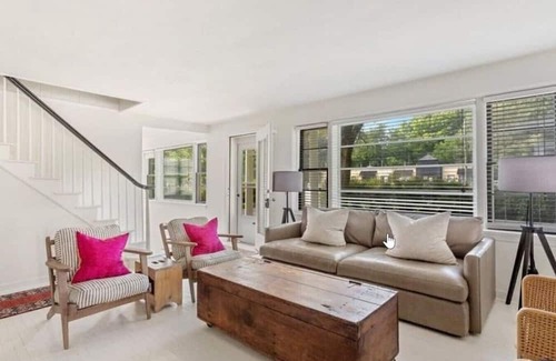 Shorewood-Tower Hills-Harbert House | Renovated cottage close to beaches, upscale restau