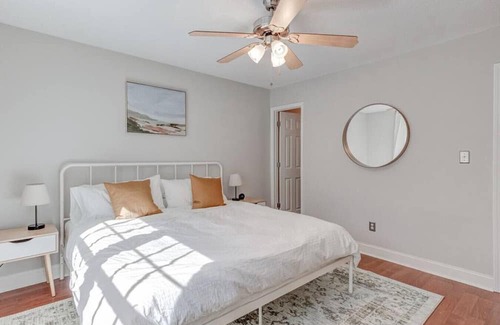 Cary House | Lovely townhome minutes to downtown Raleigh/Cary