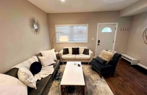 Livingston Park House | The Nurse's Nest -w/Garage