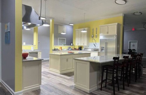 Fackler Cabin | 6 Bedroom Country Riverside Lodge