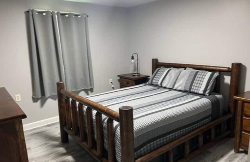 Fackler Cabin | 6 Bedroom Country Riverside Lodge