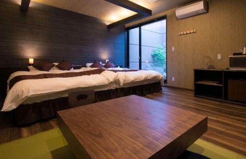 Oita House | Twin beds tatami onsen openair jacuzzi bath / Oita Ōita