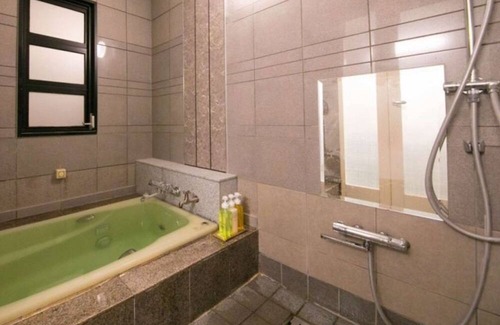 Oita House | Twin beds tatami onsen openair jacuzzi bath / Oita Ōita