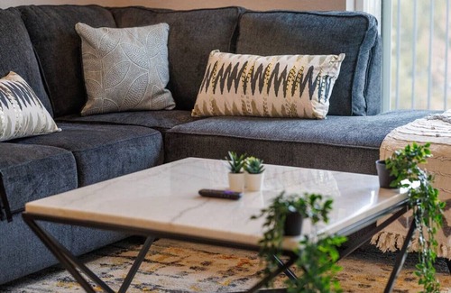 Jefferson Park Apartment | Modern Highlands Oasis