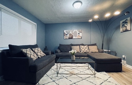 Cleveland House | Beautiful 3 BR Townhouse Near Downtown - Pet Friendly - Fenced Yard!