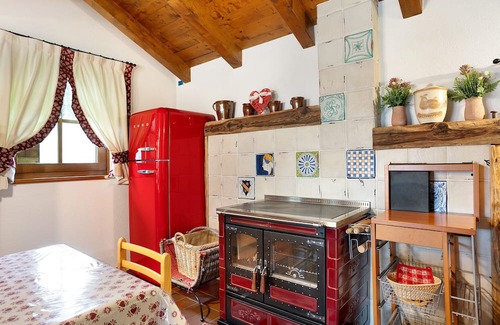 Rabbi Apartment | "Chalet Berghof Laret Arnica" with Whirpool and Wi-Fi