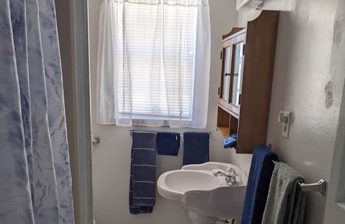 Shoreline Park Cottage | Captain Quarters waterfront cottage