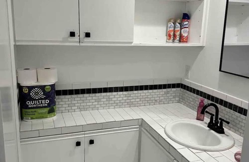 Alexandria Condo | 1 Bed/1 Bath condo, W/D in unit, pets welcome!