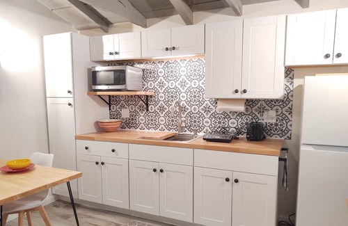 Amesti Cottage | Cozy contemporary studio. Private and serene. 31-night minimum stay.