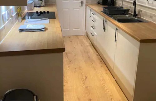 Darlington House | Stylish 3 bed terraced house with free parking