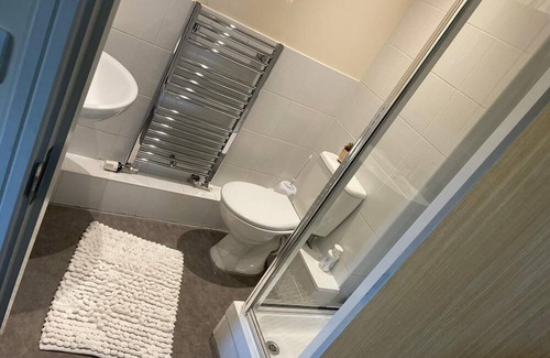 Hatfield Apartment | ENTIRE 2BED APARTMENT HATFIELD 5 MINUTES FROM THE STATION