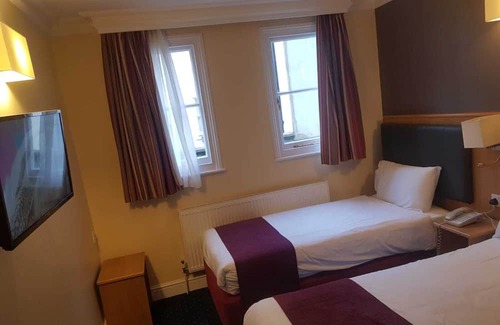 Hatfield Apartment | ENTIRE 2BED APARTMENT HATFIELD 5 MINUTES FROM THE STATION