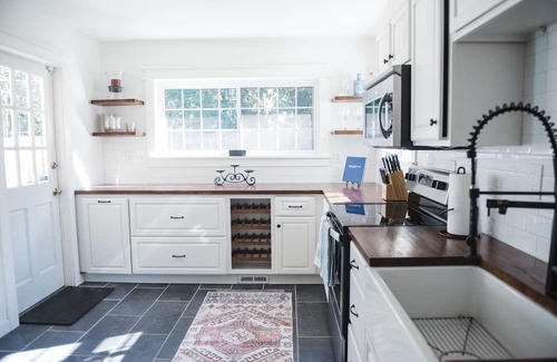 Forest Park House | Cheerful Avondale Bungalow