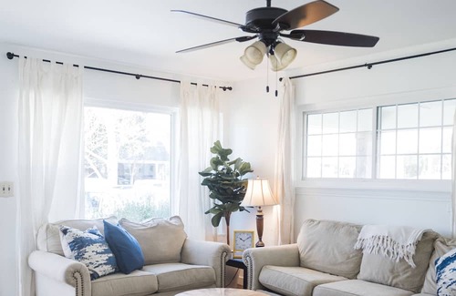 Forest Park House | Cheerful Avondale Bungalow