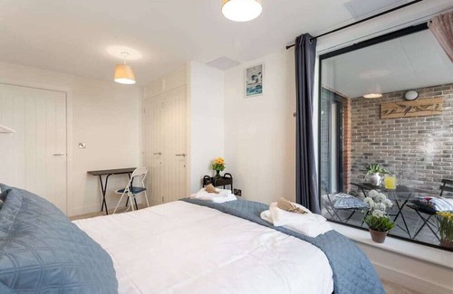 Margate Apartment | Host & Stay | Farrier William
