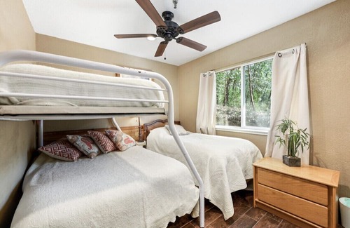 Foresthill House | Forest Cottage Large Group Retreat 27beds Sleeps 45