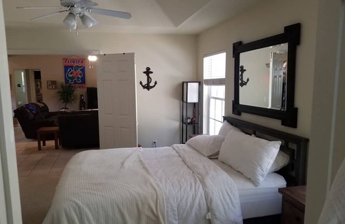 Gainesville House | Gator Alumni House, 2 Miles From Campus