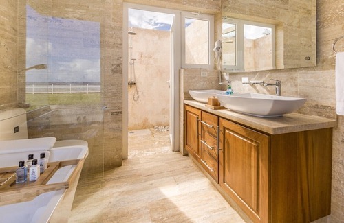 La Esplanada Villa | Luxury Oceanfront 4 Bedroom Villa