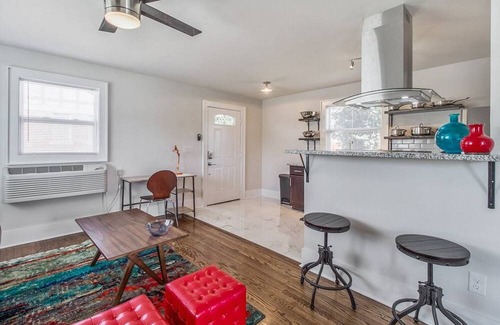 Lincoln Terrace Apartment | Artist’s Apartment-near OU Med, Bricktown, Arena