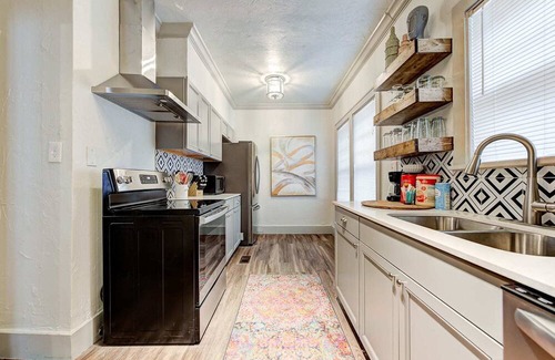 Lincoln Terrace House | Entire Lincoln Lodge–by OU Med, Bricktown, Arena