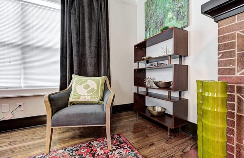 Lincoln Terrace Apartment | Howes Capitol II-Sleek & spacious-walk to OU Med