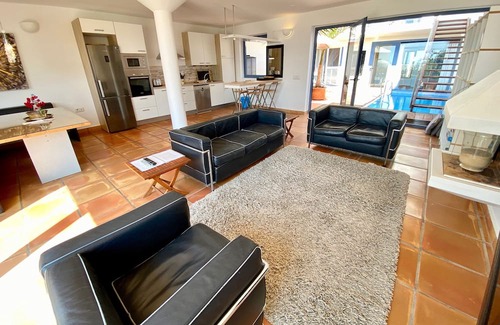 Bahia Calma Villa | Villa, private pool and fiber optic internet, close to the sea, sheltered courtyard