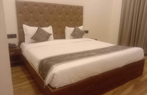 Dhanauli Hotel | Hotel C S Inn