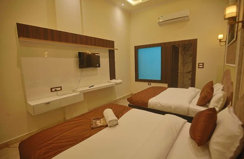 Mathura Hotel | Hotel Om Vilas