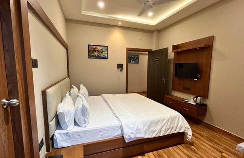 Tinsukia District Hotel | Hotel Paris Garden