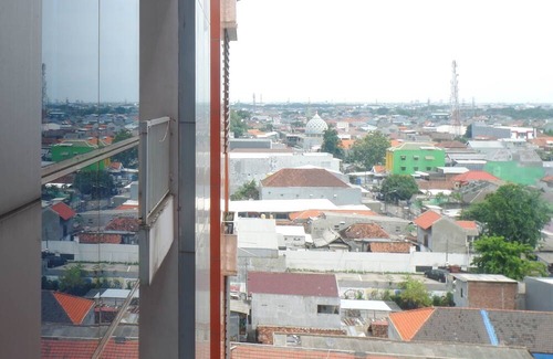 Siwalankerto Apartment | Best Price Studio Near Petra University At High Point Serviced Apartment