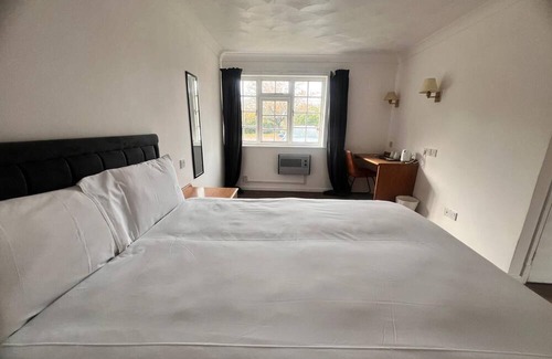 Cole Green Hotel | Rivenhall End Hotel