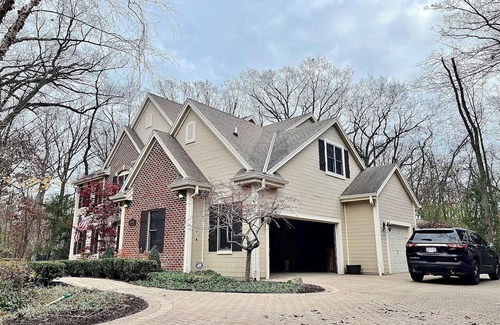 Russell House | Spacious 5-bedroom house with Chefs Kitchen and game room in Pleasant Prairie
