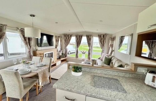 Mablethorpe Cabin | 3bed-8Berth- Hot Tub-Mablethorpe-Pet Friendly-Wifi