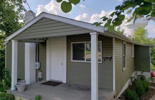 Poplar Bluff House | Charming Bungalow in lovely Poplar Bluff with WiFi